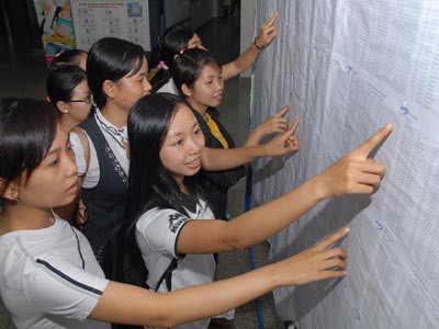 Điểm sàn và trường tư Điểm sàn và trường tư