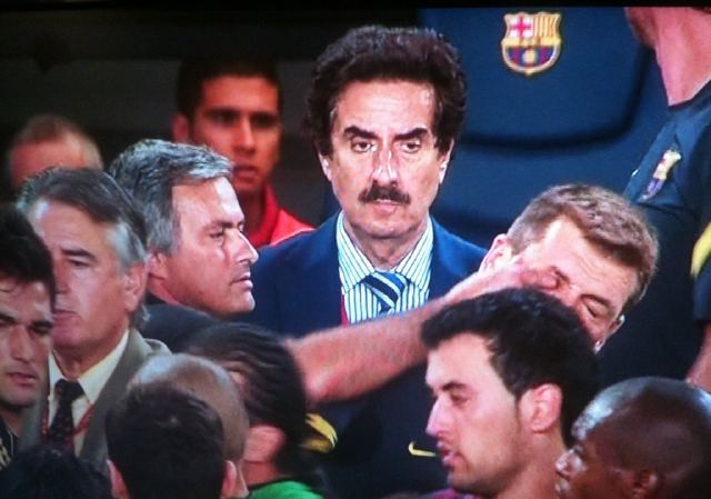 Mourinho trước nguy cơ bị treo giò 12 trận Mourinho trước nguy cơ bị treo giò 12 trận