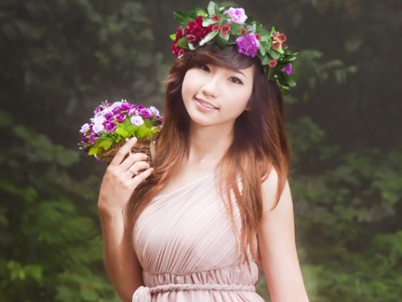 Nữ sinh Kinh tế mơ màng trong rừng vắng Nữ sinh Kinh tế mơ màng trong rừng vắng