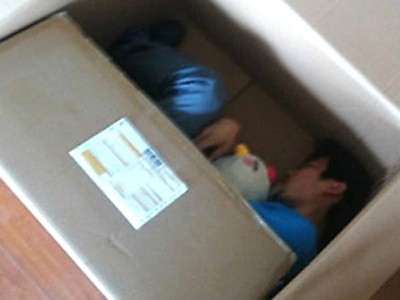 Bưu phẩm bằng người sống Bưu phẩm bằng người sống