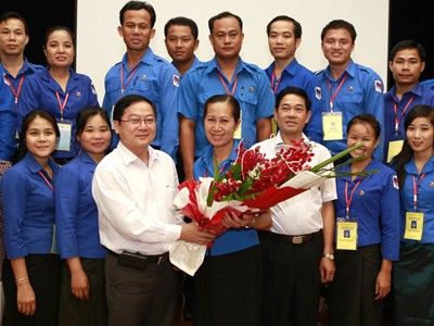 ‘Thủ lĩnh’ thanh niên Lào thăm báo Tiền Phong ‘Thủ lĩnh’ thanh niên Lào thăm báo Tiền Phong