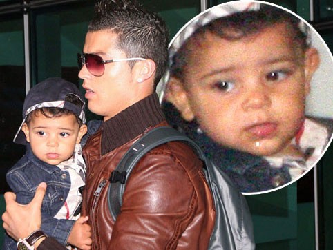 Con trai Cristiano Ronaldo lần đầu tiên xuất hiện Con trai Cristiano Ronaldo lần đầu tiên xuất hiện