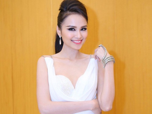 Diễm Hương váy áo sexy, 'lấn át' dàn mỹ nhân Diễm Hương váy áo sexy, 'lấn át' dàn mỹ nhân