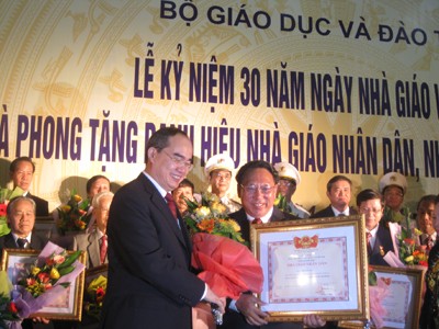 Vinh danh nhà giáo: Quá ít chỗ cho giáo viên phổ thông Vinh danh nhà giáo: Quá ít chỗ cho giáo viên phổ thông