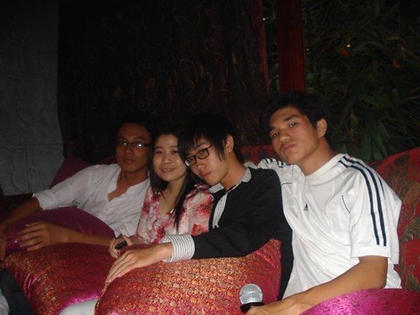 Thắp lửa tình yêu nửa vòng Trái đất Thắp lửa tình yêu nửa vòng Trái đất