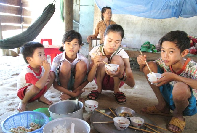 Phận đời bốn chị em bị mẹ tâm thần doạ giết Phận đời bốn chị em bị mẹ tâm thần doạ giết