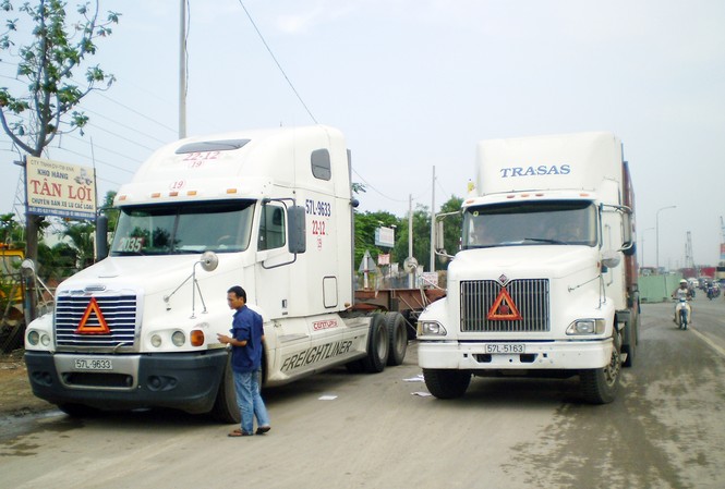 Doanh nghiệp đối mặt thua lỗ Trên 70% lượng xe đầu kéo tại TPHCM nằm bãi vì thiếu tài xế có bằng lái hạng FC