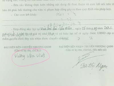 Tài liệu tẩy xóa vẫn được công nhận Hợp đồng chuyển nhượng quyền sử dụng đất của đồng sở hữu nhưng chỉ có người chồng đứng tên