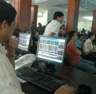 Hai sàn phục hồi, thanh khoản trên HNX tăng mạnh Hai sàn phục hồi, thanh khoản trên HNX tăng mạnh