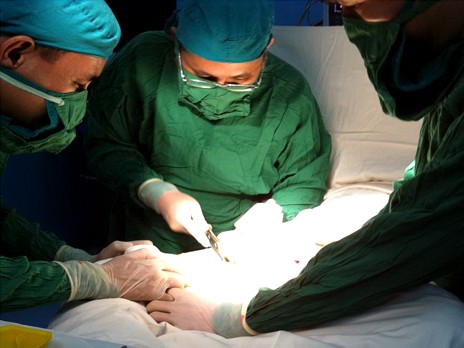 Gắn 'cậu nhỏ' nhân tạo cho quý ông Gắn 'cậu nhỏ' nhân tạo cho quý ông