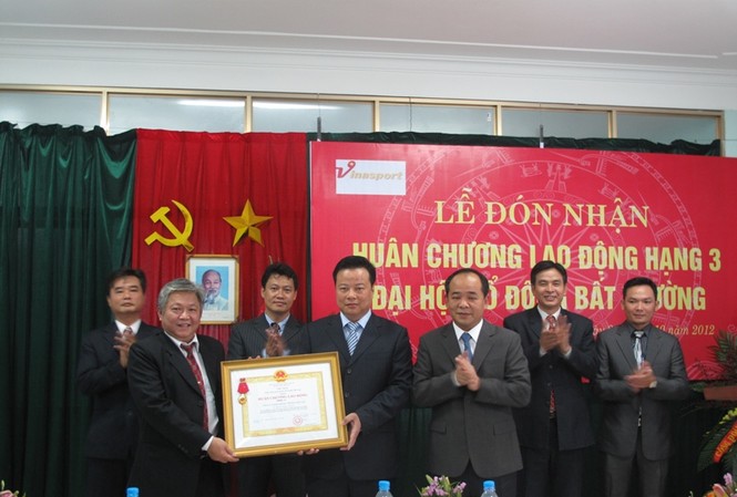Vinasport đón nhận Huân chương lao động Vinasport đón nhận Huân chương lao động
