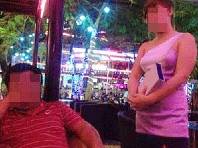 'Chân dài' phủ đầy quán xá 'Chân dài' phủ đầy quán xá