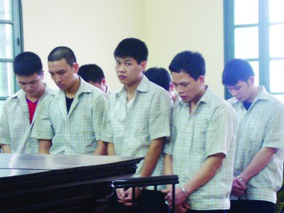Đánh chết nghi can, bảy cựu cảnh sát lĩnh án Đánh chết nghi can, bảy cựu cảnh sát lĩnh án