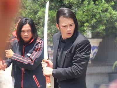 Hoài Linh tả xung hữu đột chém giết giang hồ Hoài Linh tả xung hữu đột chém giết giang hồ