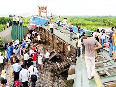 Bộ trưởng Thăng phê bình thứ trưởng vụ lật tàu Bộ trưởng Thăng phê bình thứ trưởng vụ lật tàu