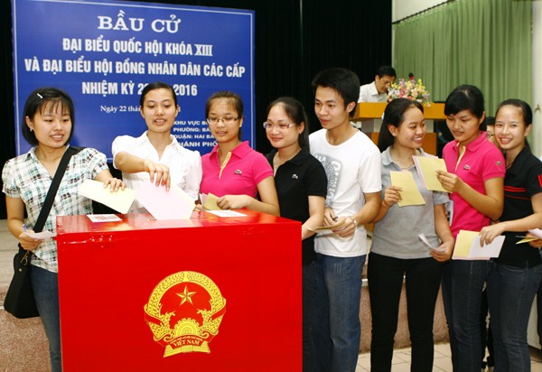 Nhiều khu vực đạt 100% cử tri đi bầu Nhiều khu vực đạt 100% cử tri đi bầu