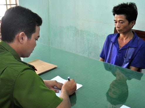 Ám ảnh của học sinh 9 tuổi bị cha bạo hành Ông Trần Thới khai nhận hành vi bạo hành trước cơ quan Công an huyện Tư Nghĩa