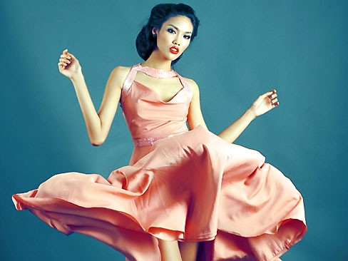 Lan Khuê khoe đường cong quyến rũ Lan Khuê khoe đường cong quyến rũ
