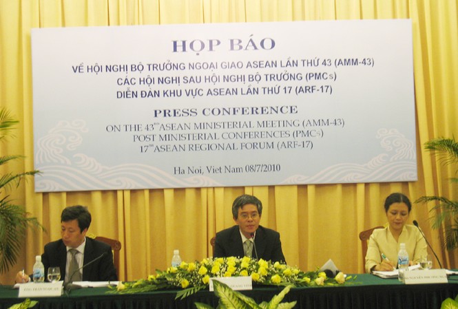 Dồn dập các hội nghị của ASEAN Quang cảnh buổi họp báo
