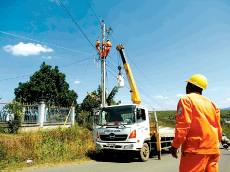 Đảm bảo truyền tải điện trong mùa mưa bão Đảm bảo truyền tải điện trong mùa mưa bão