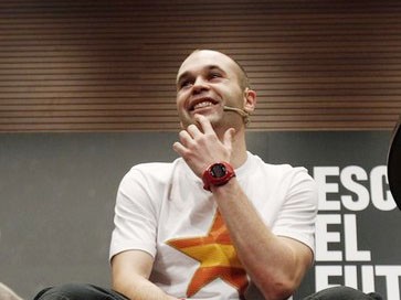 Andres Iniesta cuống cuồng xin lỗi vợ Andres Iniesta cuống cuồng xin lỗi vợ