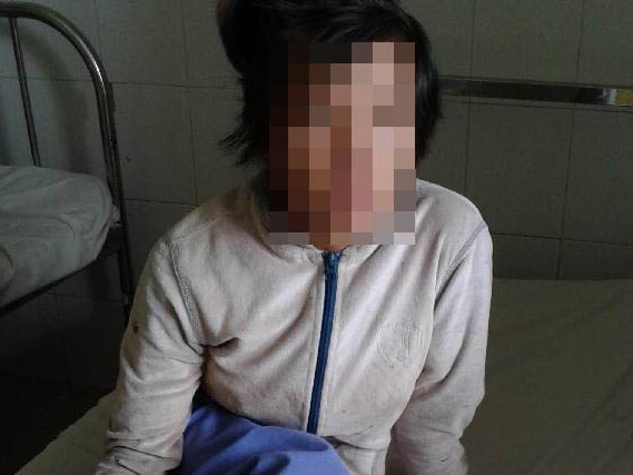 Xót lòng gia cảnh gái bán dâm sinh con trước mặt khách Xót lòng gia cảnh gái bán dâm sinh con trước mặt khách