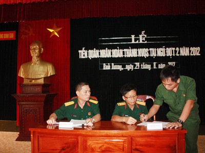 Lính trẻ gửi tiết kiệm Thanh toán chế độ cho chiến sĩ hoàn thành nghĩa vụ quân sự tại Trung đoàn Công binh 550