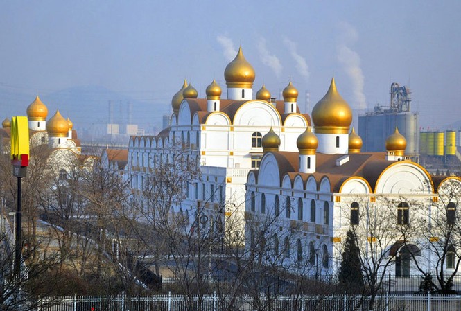 Trung Quốc xây trụ sở giống hệt điện Kremlin Hình ảnh trụ sở mới của quận Môn Đầu Câu, Bắc Kinh, Trung Quốc được chụp hôm nay, 23/12