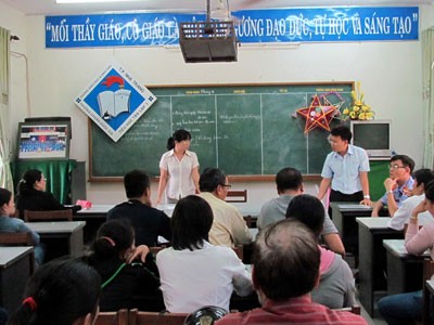 Nghi án 'xà xẻo suất ăn': Phụ huynh chất vấn Hiệu trưởng Nghi án 'xà xẻo suất ăn': Phụ huynh chất vấn Hiệu trưởng