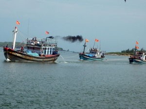 Ngư dân bị tay quay máy tàu chém vào cổ Ngư dân bị tay quay máy tàu chém vào cổ
