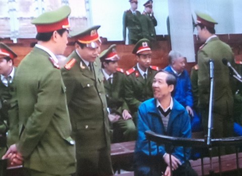 Ông Bá Thanh bất ngờ dự tòa xử Dương Chí Dũng Ông Bá Thanh bất ngờ dự tòa xử Dương Chí Dũng