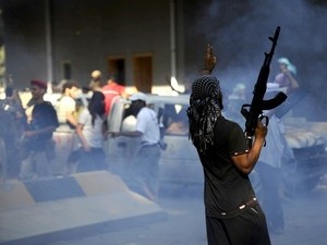 Con trai Gaddafi dẫn quân đến trung tâm Tripoli Con trai Gaddafi dẫn quân đến trung tâm Tripoli