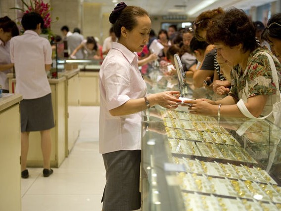 Giá vàng thấp nhất trong 7 tháng Giá vàng thấp nhất trong 7 tháng