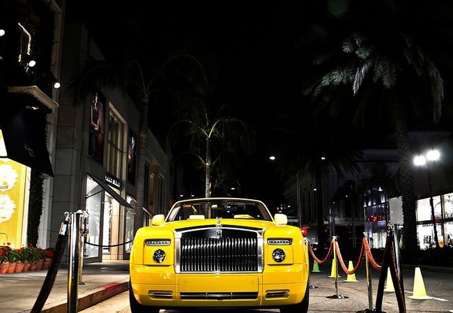Rolls-Royce Phantom màu vàng cực hút mắt Rolls-Royce Phantom màu vàng cực hút mắt