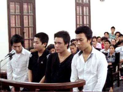 Nỗi đau thiếu nữ bị người yêu lấy thân 'khao' bạn Nỗi đau thiếu nữ bị người yêu lấy thân 'khao' bạn