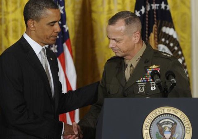 Tổng thống Obama lên tiếng bảo vệ tướng 'dính bê bối tình dục' Tổng thống Obama lên tiếng bảo vệ tướng 'dính bê bối tình dục'