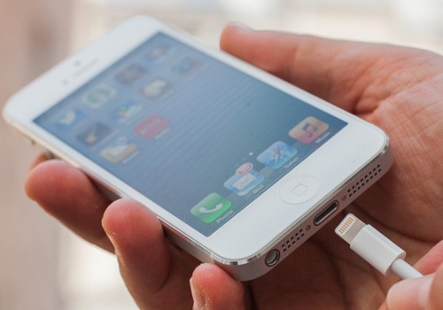 Nguy cơ tiềm tàng từ sạc, cáp iPhone dởm tại Việt Nam Nguy cơ tiềm tàng từ sạc, cáp iPhone dởm tại Việt Nam