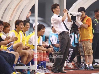 Park Jisung làm huấn luyện viên Park Jisung làm huấn luyện viên
