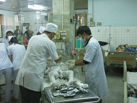Rò rỉ bình gas gây cháy, 3 mẹ con nguy kịch Rò rỉ bình gas gây cháy, 3 mẹ con nguy kịch