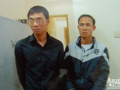 Côn đồ ‘xin đểu’ tại bến xe Mỹ Đình Côn đồ ‘xin đểu’ tại bến xe Mỹ Đình