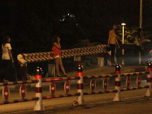 Mại dâm: Càng cấm, càng 'nở' Mại dâm: Càng cấm, càng 'nở'
