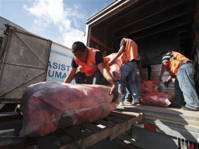 Động đất kinh hoàng ở Guatemala, 48 người thiệt mạng Các khẩu phần ăn được chuyển đến nơi xảy ra động đất