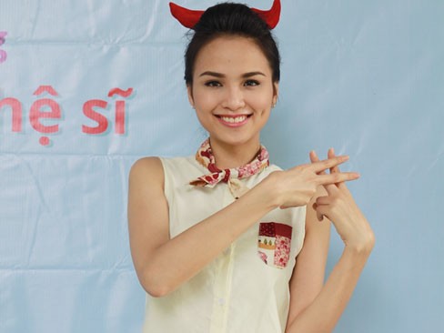 Hoa hậu Diễm Hương nấu cơm ở viện dưỡng lão Hoa hậu Diễm Hương nấu cơm ở viện dưỡng lão