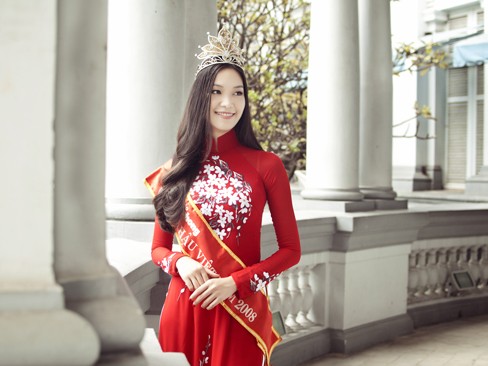 Thùy Dung làm 'vedette' tại sàn diễn vương quốc Anh Thùy Dung làm 'vedette' tại sàn diễn vương quốc Anh