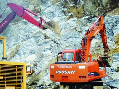 Hiểm họa lơ lửng tại các mỏ đá Hiểm họa lơ lửng tại các mỏ đá