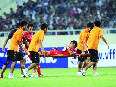 Công Vinh chưa hết vận rủi Công Vinh chưa hết vận rủi