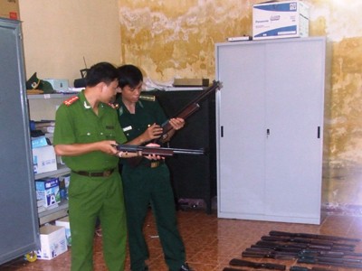 Thủy thủ tuồn 23 khẩu súng hơi vào Việt Nam Thủy thủ tuồn 23 khẩu súng hơi vào Việt Nam