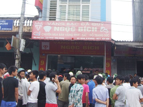 Thảm sát ba người, cướp 10 cây vàng Thảm sát ba người, cướp 10 cây vàng