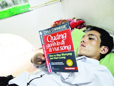 Chàng trai người Dao cụt hai tay vào đại học Chàng trai người Dao cụt hai tay vào đại học