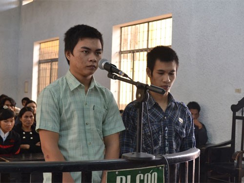 Rủ trẻ nhậu say rồi hiếp dâm tập thể Rủ trẻ nhậu say rồi hiếp dâm tập thể